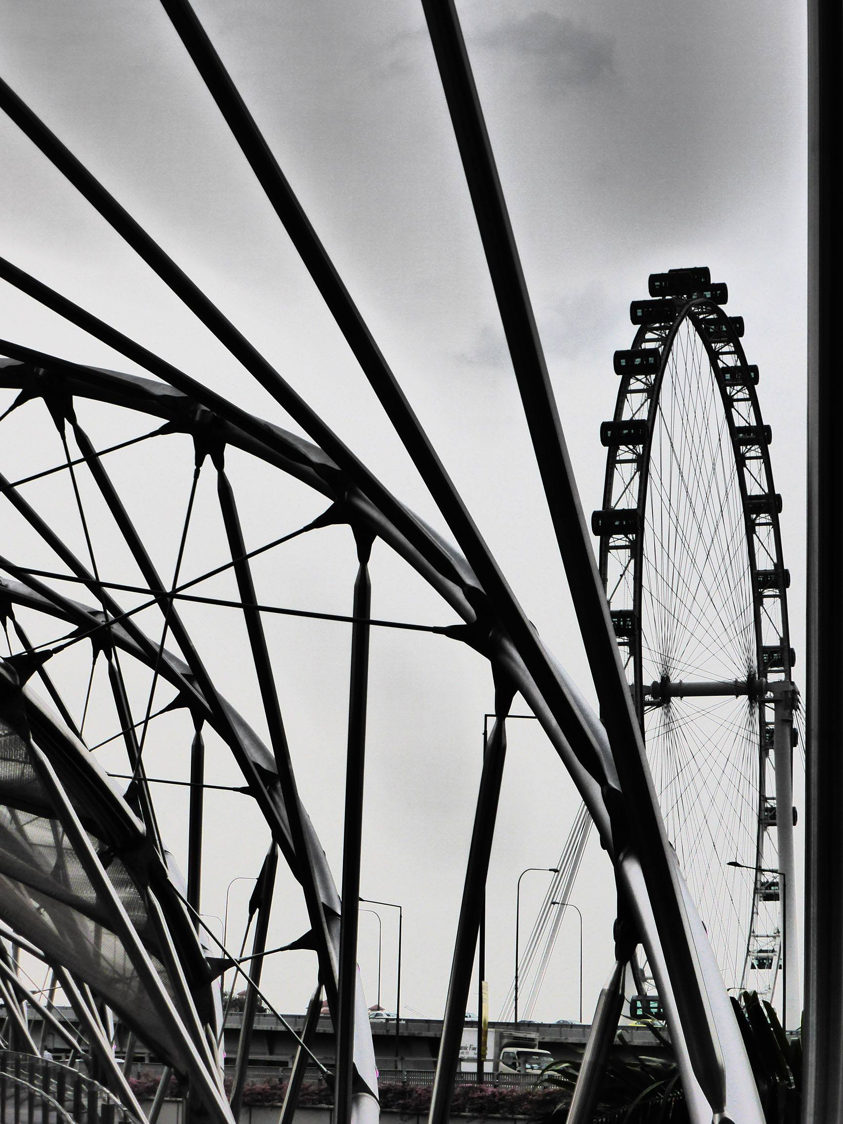 Singapore Flyer in black and white