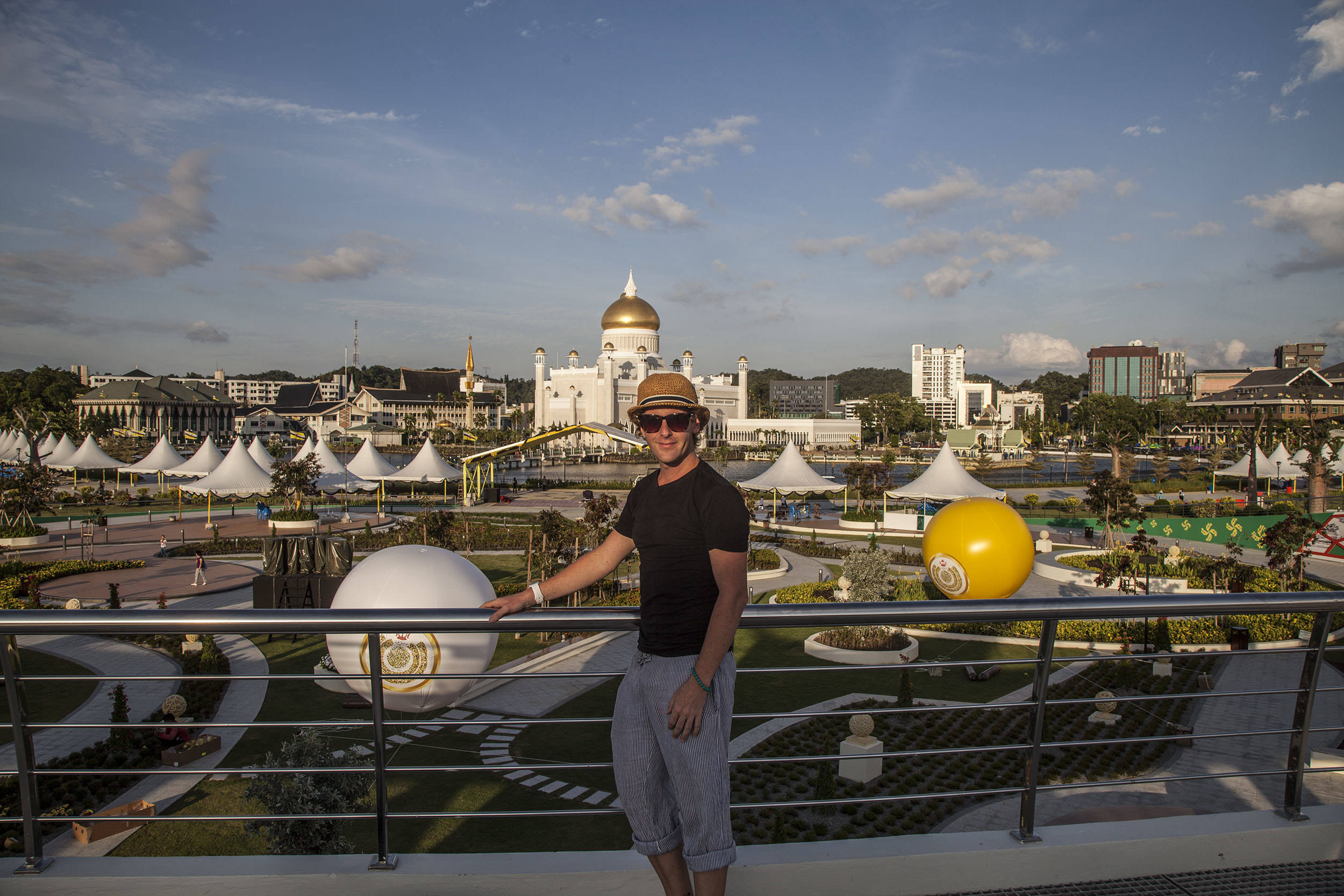 Ben standing in front of Masjid Omar Ali Saifuddien in Bandar Seri Begawan Brunei