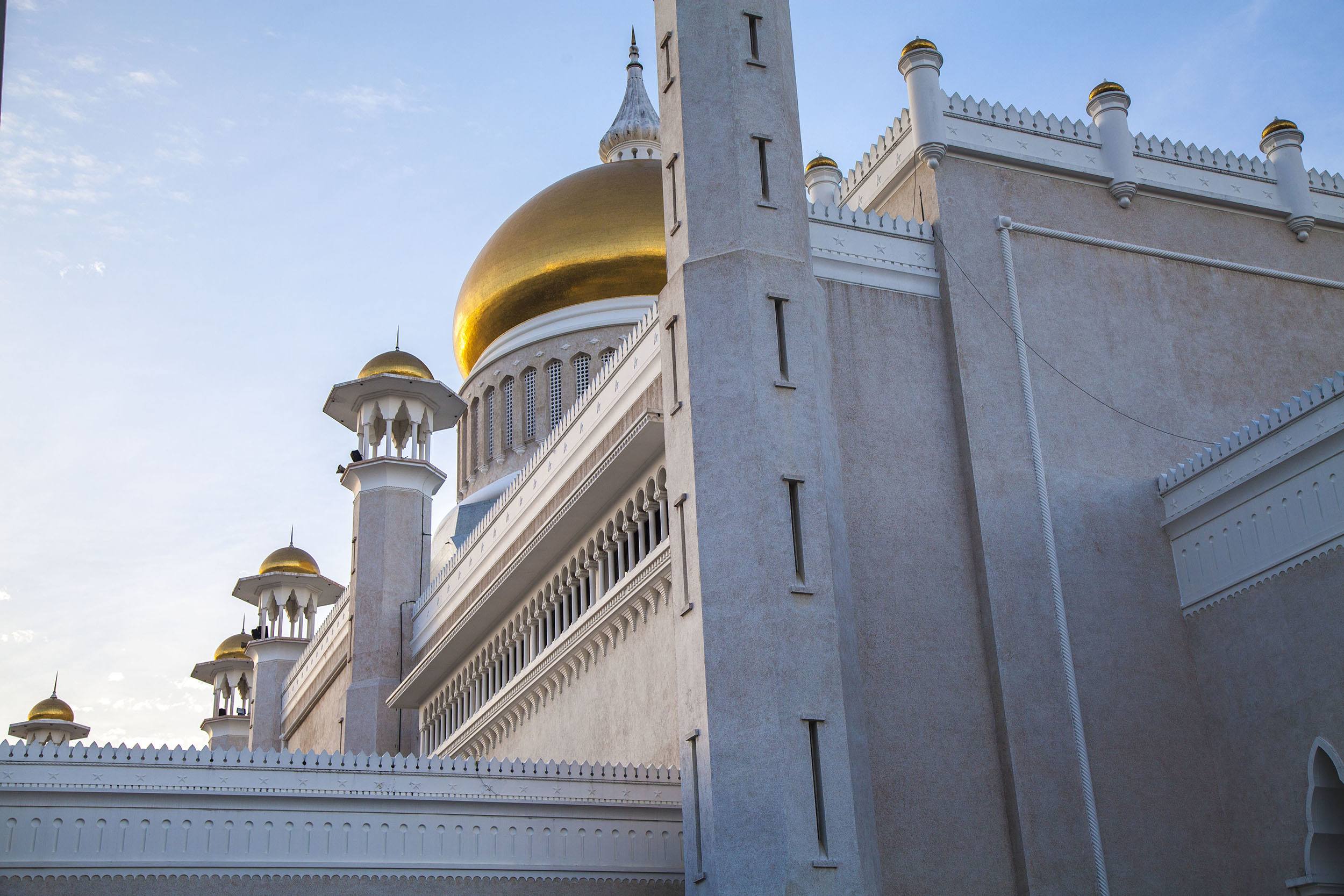 Masjid Omar Ali Saifuddien in Bandar Seri Begawan Brunei at dusk
