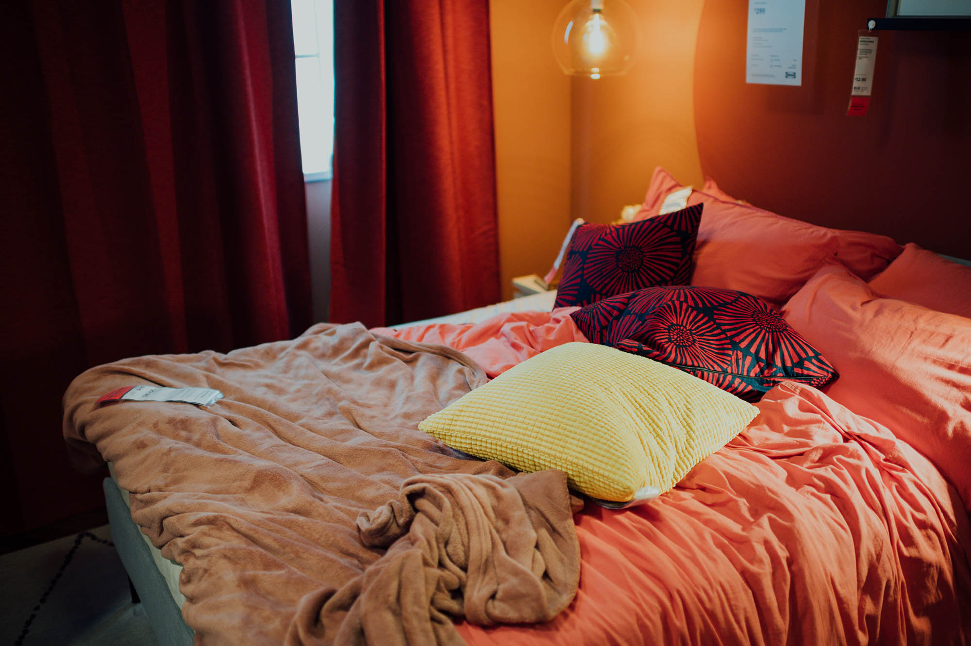 Messy room - rules for staying in hostels article